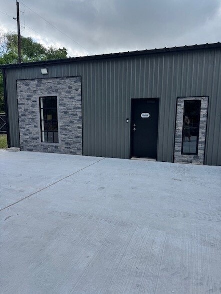 18723 Mirror Lake Dr