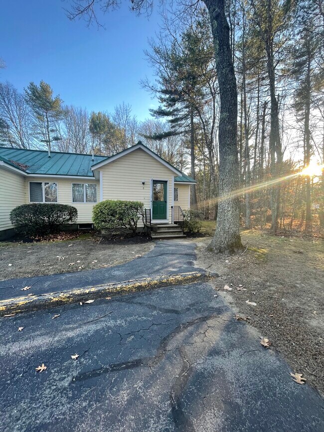 8 Settlers Ct Rentals in Windham, ME