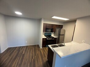 10001 Westpark Dr in Houston, TX - Foto de edificio - Building Photo