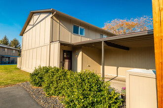 333 N Eagle Glen Ln in Eagle, ID - Foto de edificio - Building Photo