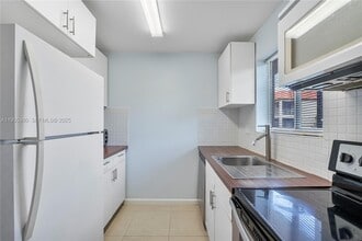 6060 Forest Hill Blvd in West Palm Beach, FL - Building Photo - Building Photo