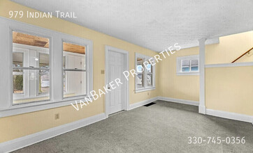 979 Indian Trail in Akron, OH - Building Photo - Building Photo