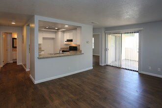 Owen Village Apartments in Buena Park, CA - Foto de edificio - Interior Photo