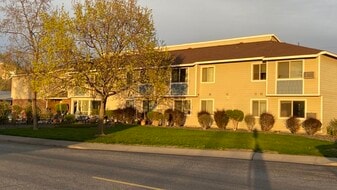 1403 Meade Ave in Prosser, WA - Building Photo