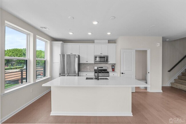 1404 Sadie Cir in New Brunswick, NJ - Building Photo - Building Photo