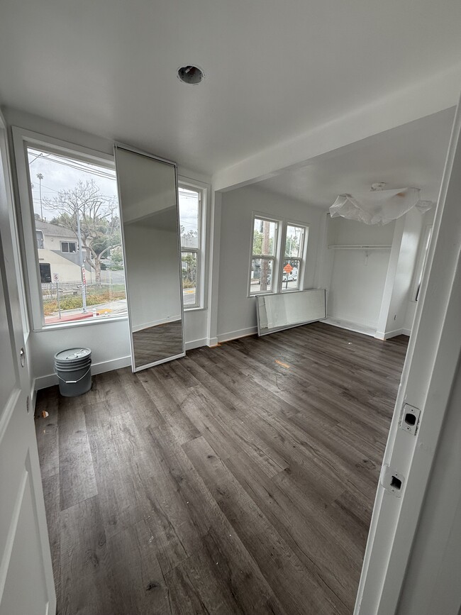 561 S Clarence St in Los Angeles, CA - Building Photo - Building Photo