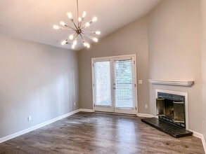 499 Coronation Dr in Fayetteville, NC - Building Photo - Building Photo