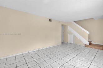 3750 SW 60th Terrace in Davie, FL - Building Photo - Building Photo