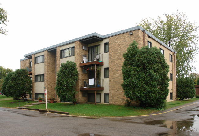 New Hope Garden Apartments in Minneapolis, MN - Building Photo - Building Photo