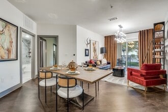 LTD West Commerce in Dallas, TX - Building Photo - Building Photo