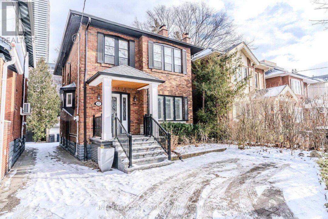 47 Maxwell Ave in Toronto, ON - Building Photo