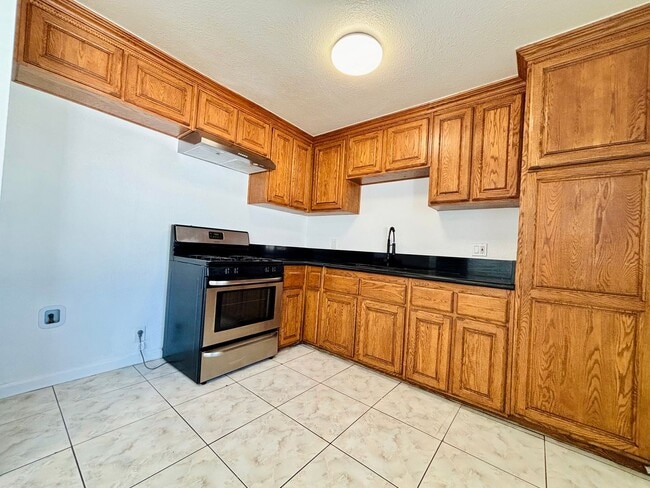 7760 Aspen Ave in Fontana, CA - Building Photo - Building Photo