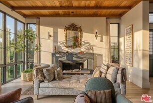 4315 Roma Ct in Los Angeles, CA - Building Photo