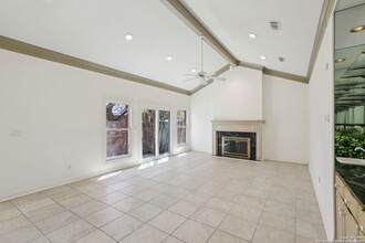 1 Villa Bonita in San Antonio, TX - Foto de edificio - Building Photo