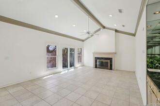 1 Villa Bonita in San Antonio, TX - Building Photo - Building Photo