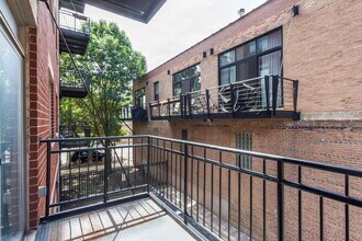 2330 W St Paul Ave in Chicago, IL - Foto de edificio - Building Photo