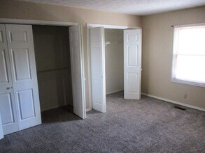 1700 Rockingham Dr in Normal, IL - Foto de edificio - Building Photo