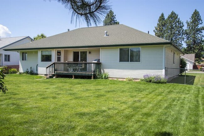 8868 N Huntington Ct in Hayden, ID - Building Photo - Building Photo