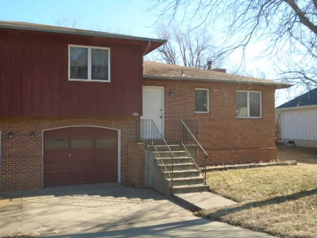 property at 706 Ridgewood Dr