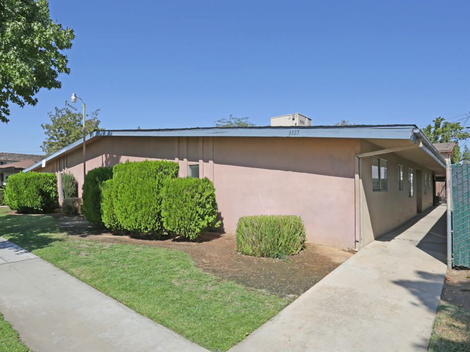 3327 E Fairmont Ave in Fresno, CA - Building Photo