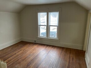 821 Wright St, Unit 821A Wright in Oshkosh, WI - Foto de edificio - Building Photo