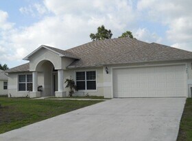 445 Reading St in Lehigh Acres, FL - Building Photo