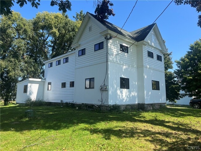 34 Lake Shore Rd