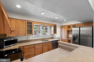 138 S Virginia Ave in Falls Church, VA - Building Photo - Building Photo