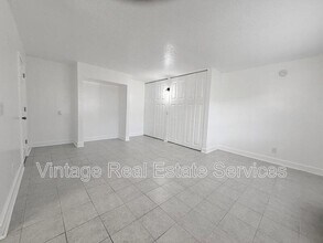 3301 58th Ave S in St. Petersburg, FL - Building Photo - Building Photo