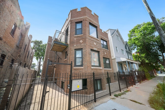 3014 N California Ave in Chicago, IL - Building Photo - Building Photo