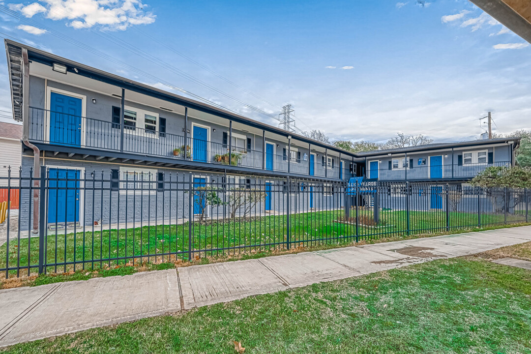 Fulton Village Apartments in Houston, TX - Building Photo