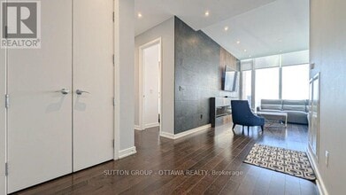 111-2111 Champagne Ave S in Ottawa, ON - Building Photo - Building Photo