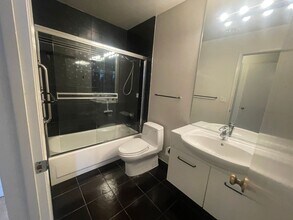 4 Commodore Dr in Emeryville, CA - Building Photo - Building Photo