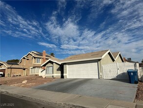 6960 Paddington Way in Las Vegas, NV - Building Photo - Building Photo