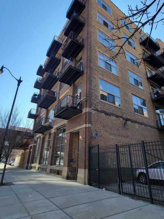 1528 S Wabash Ave in Chicago, IL - Building Photo