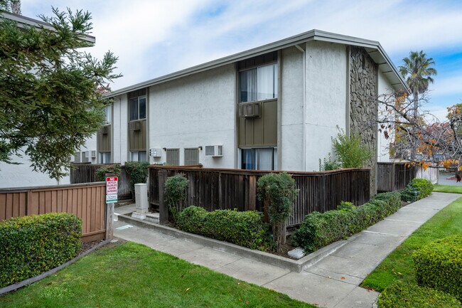 Autumn Oaks Apartments in Suisun City, CA - Building Photo - Building Photo