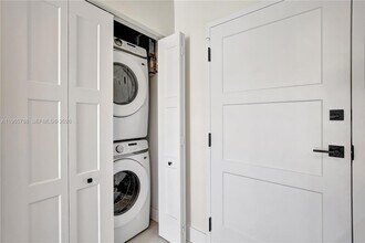 5980 SW 40th Ave in Fort Lauderdale, FL - Foto de edificio - Building Photo