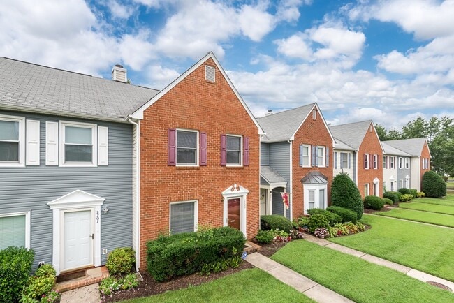 2209 High Bush Cir in Glen Allen, VA - Building Photo - Building Photo