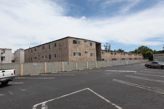 Roscoe Blvd Apartments in Canoga Park, CA - Building Photo - Building Photo