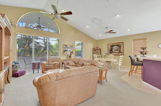 7728 Edinburough Ln in Delray Beach, FL - Foto de edificio - Building Photo