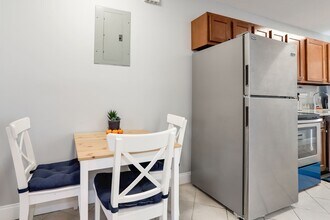 1719 H St NE, Unit 1 in Washington, DC - Foto de edificio - Building Photo