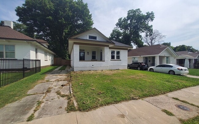 1074 Forest Ave in Memphis, TN - Building Photo - Building Photo