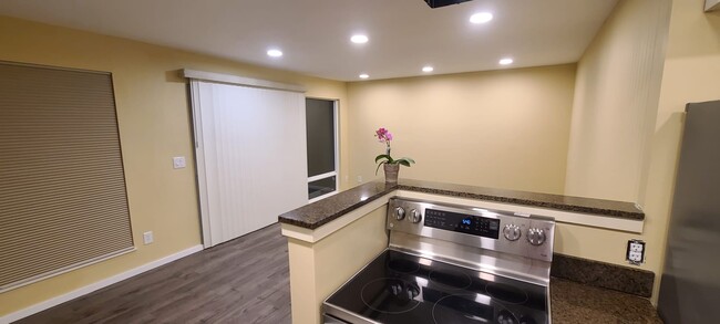 15150 65th Ave S, Unit 708 in Tukwila, WA - Foto de edificio - Building Photo