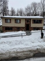 2 Mountain Ave in Middletown, NY - Building Photo