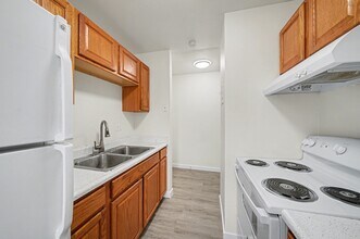 4270 Loomis Ave in Colorado Springs, CO - Foto de edificio - Building Photo