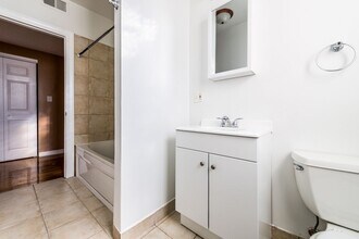 8057-59 S Dobson Ave Chicago, IL 60619 in Chicago, IL - Foto de edificio - Building Photo