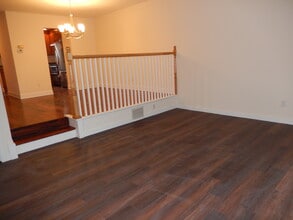 222 Melody Ln in Fairfield, CT - Foto de edificio - Building Photo