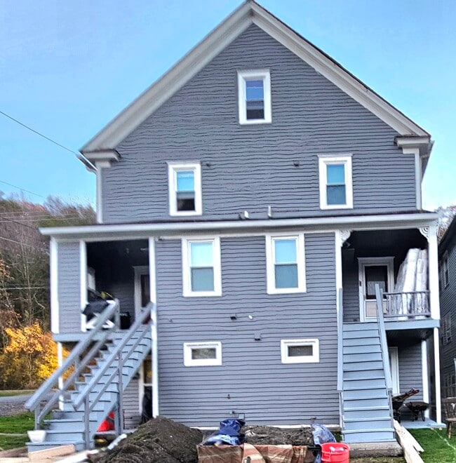 186 E Main St in Glen Lyon, PA - Building Photo - Building Photo