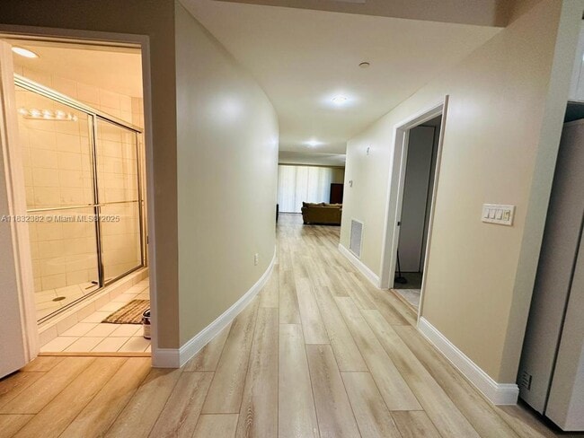 717 Crandon Blvd in Key Biscayne, FL - Building Photo - Building Photo