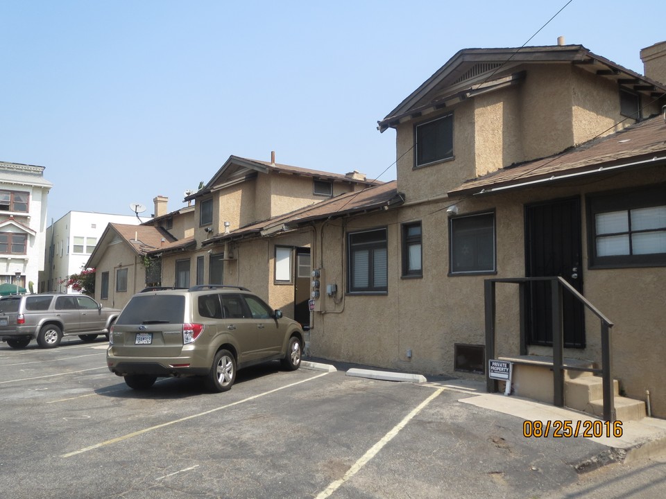 40 Clubhouse Ave in Venice, CA - Building Photo